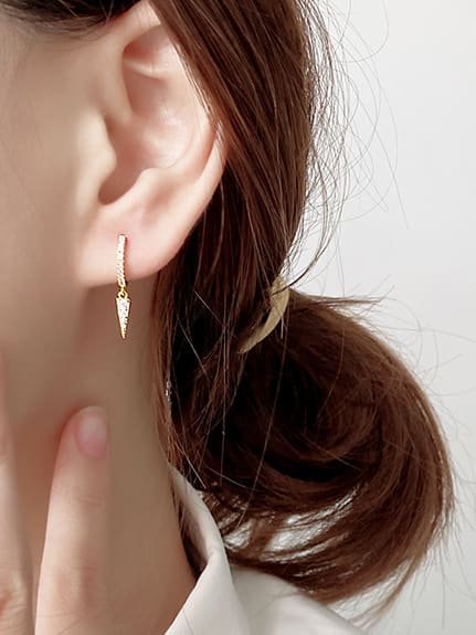 GOLD SPEAR HUGGIE EARRINGS