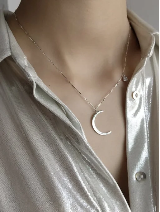 STERLING SILVER SMOOTH MOON NECKLACE